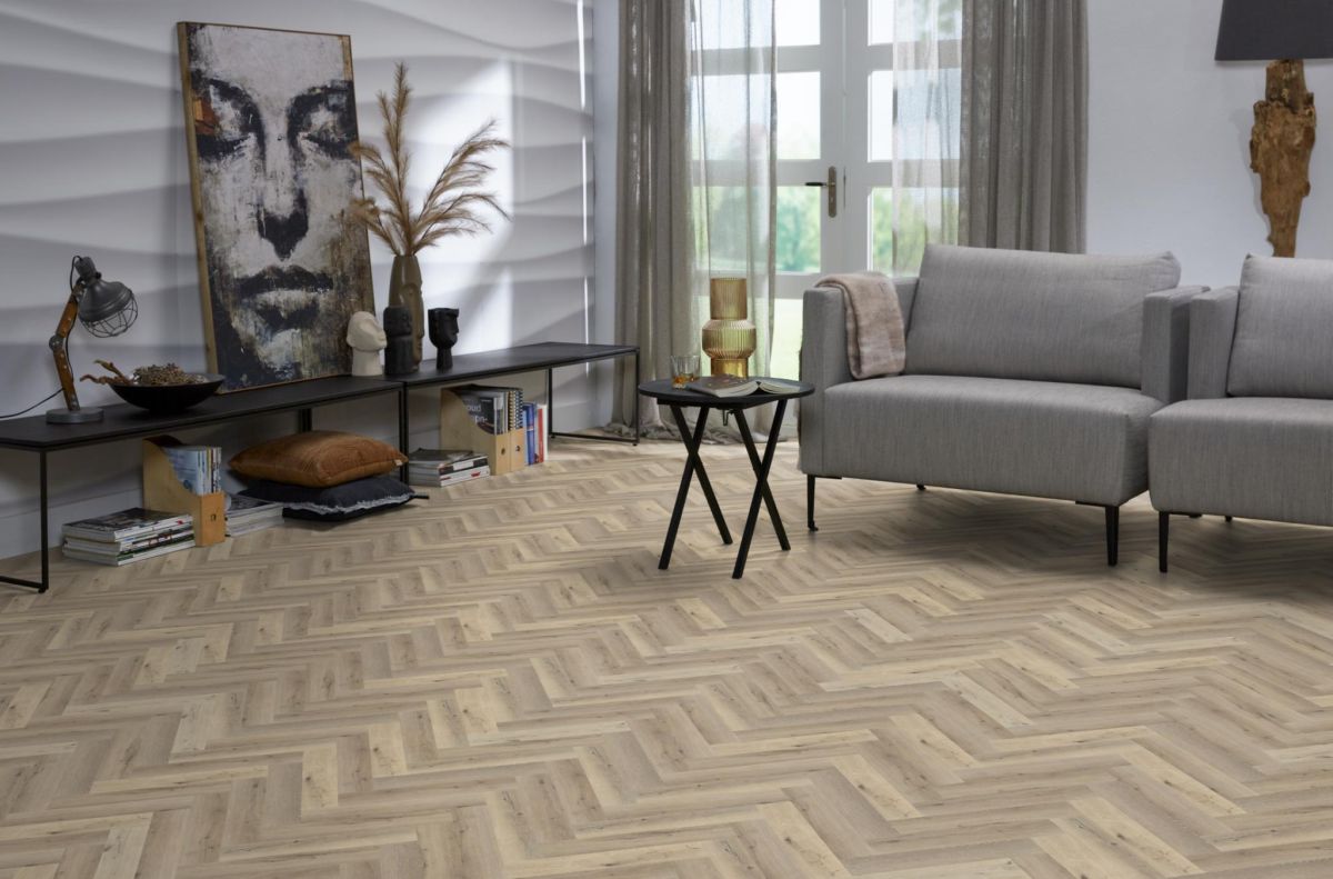 De natuurgetrouwe houtstructuur en lichte eikentinten creëren een warme en uitnodigende sfeer die perfect past bij diverse interieurstijlen.