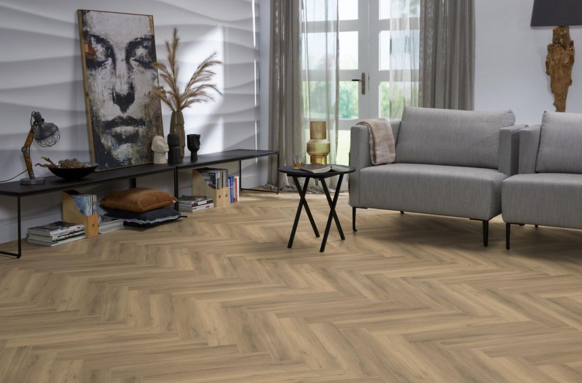 Floorlife biedt de klassieke charme van een visgraatpatroon gecombineerd met de voordelen van moderne PVC-technologie.
